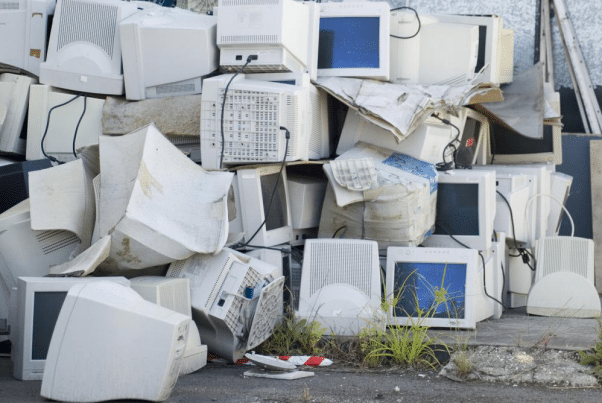 Read more about the article From Yard Waste to Electronics: What Junk Removal Services Can Handle